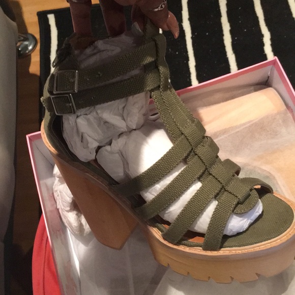 SOLD Jeffrey Campbell “Freema -V” (high) platforms - Picture 3 of 7